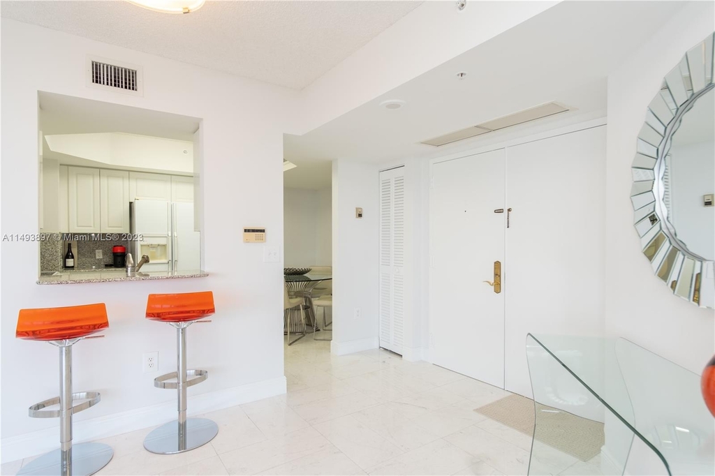 6301 Collins Ave - Photo 10