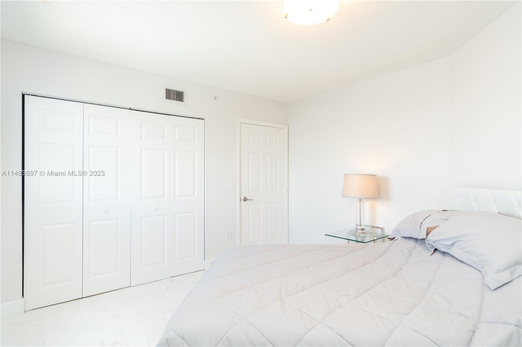 6301 Collins Ave - Photo 35