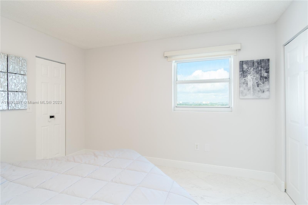 6301 Collins Ave - Photo 33