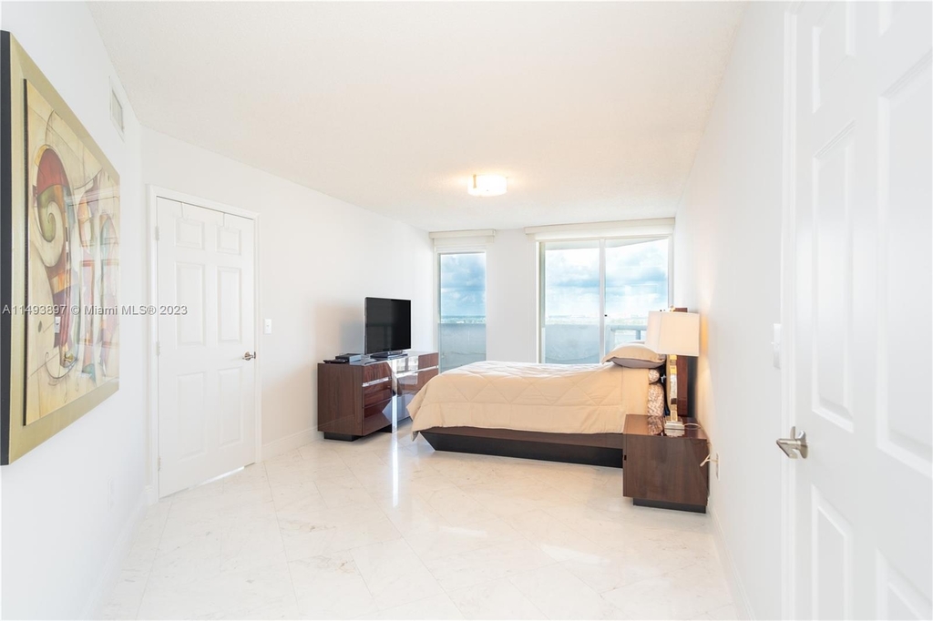 6301 Collins Ave - Photo 29