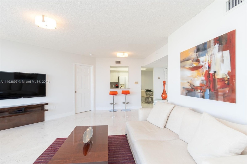 6301 Collins Ave - Photo 8