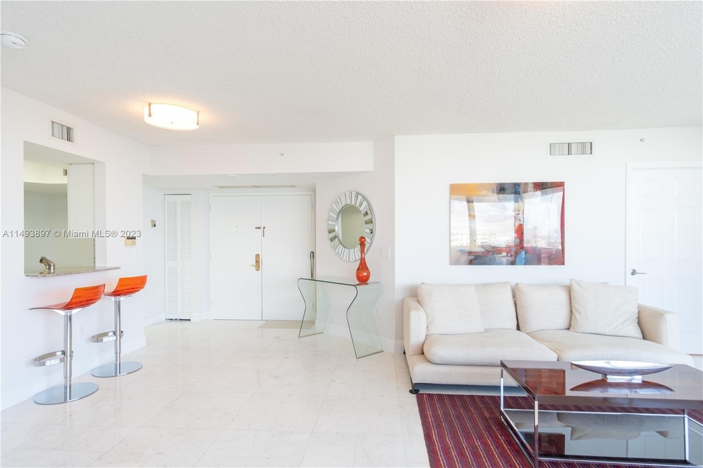 6301 Collins Ave - Photo 4