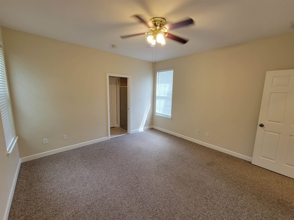 4247 Raleigh Way - Photo 11