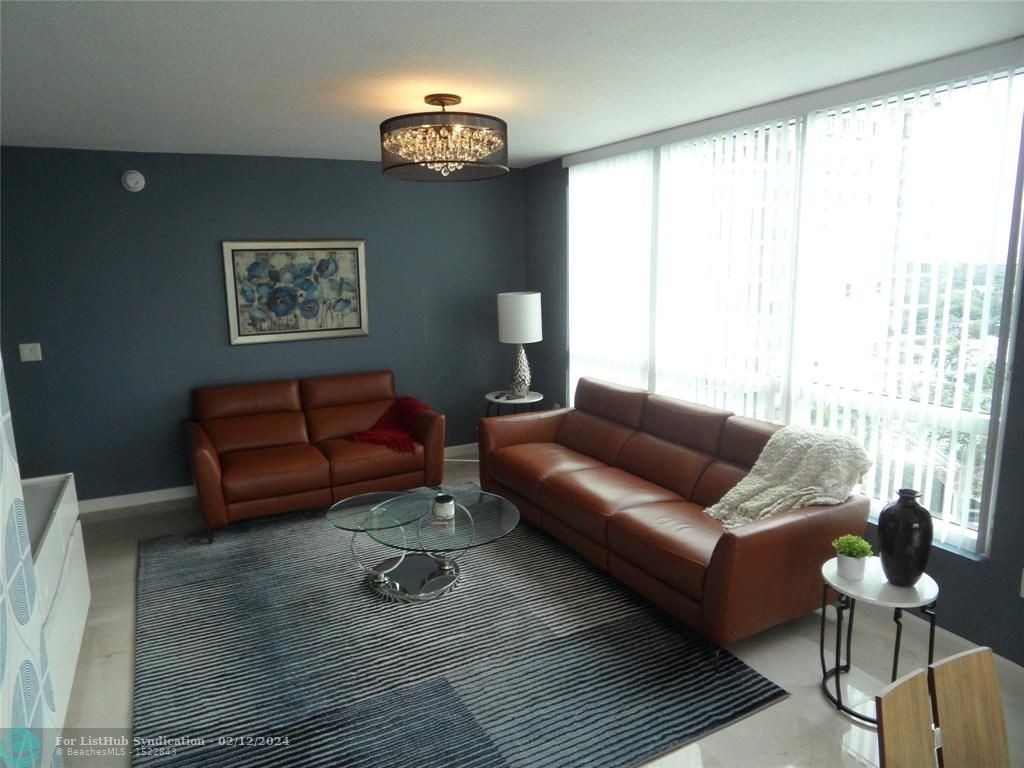 610 W Las Olas Blvd - Photo 2