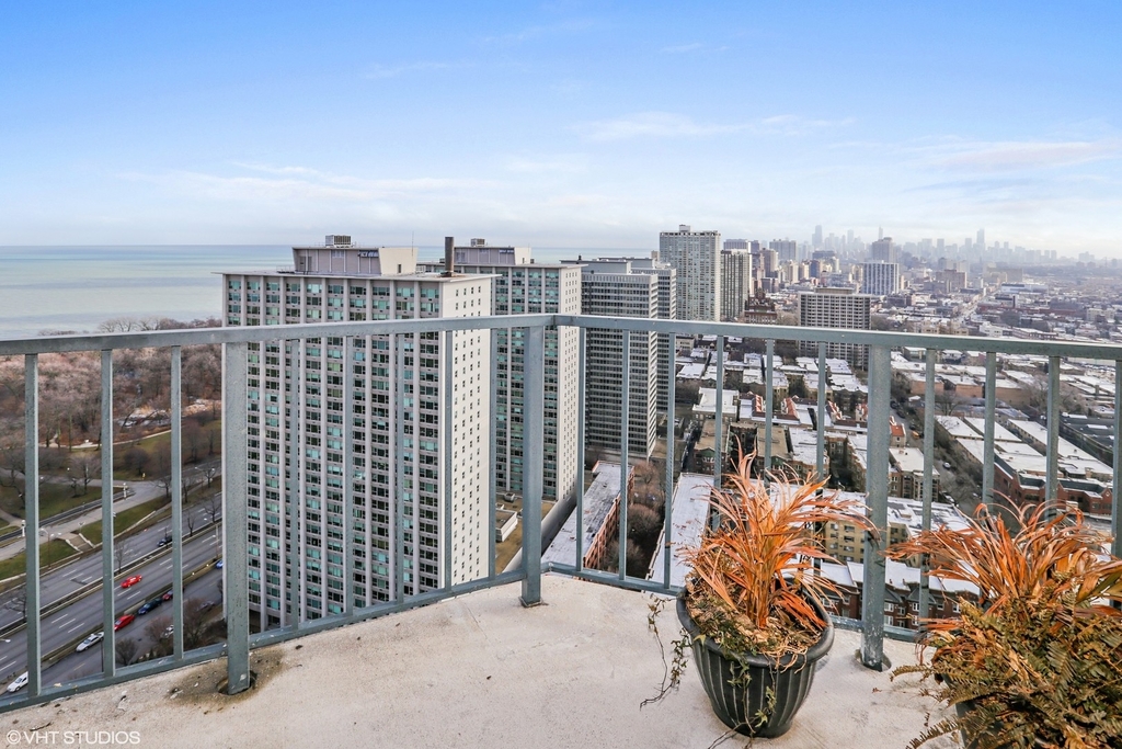 3660 N Lake Shore Drive - Photo 4