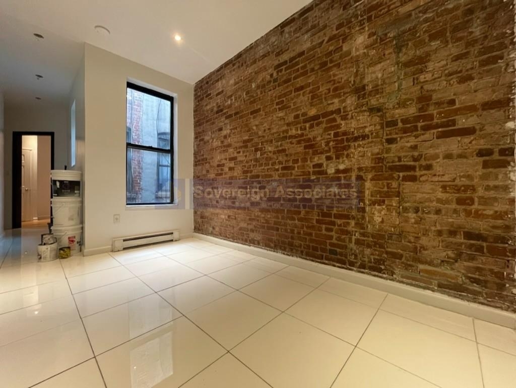 342 Manhattan Avenue - Photo 1