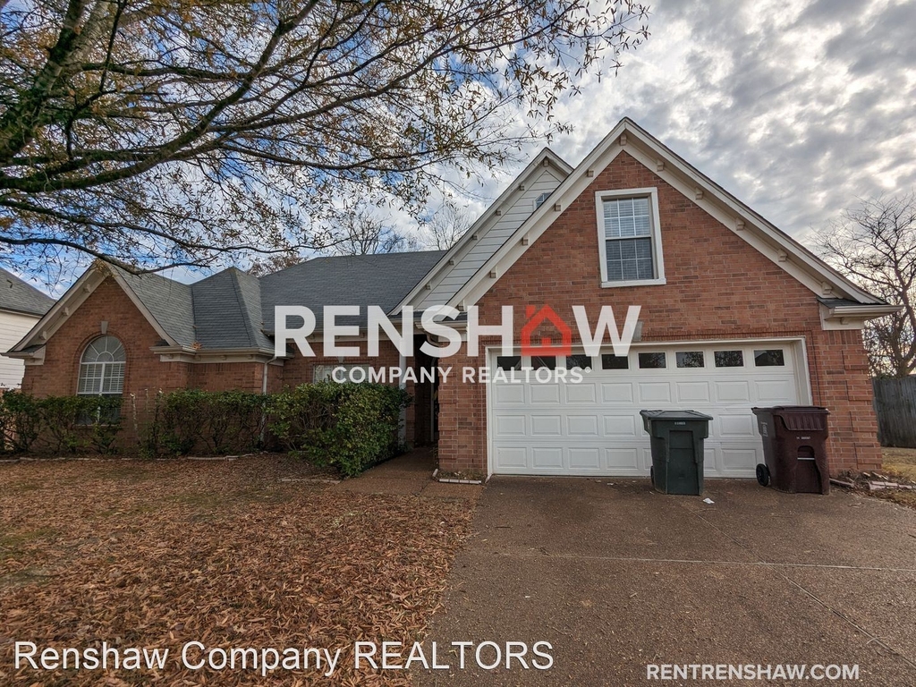 1400 River Bank Dr - Photo 0