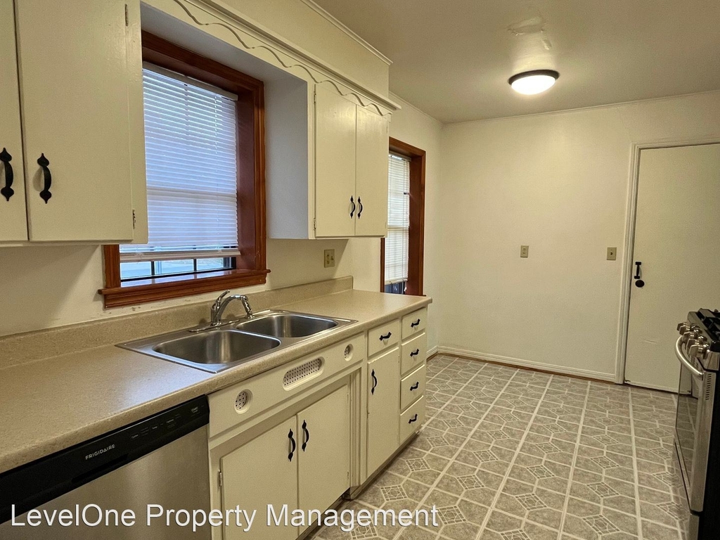 4206 N Frankford Avenue - Photo 2