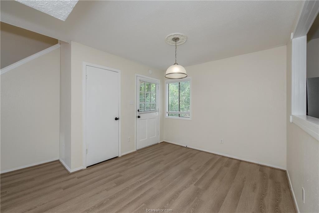 4401 Carter Creek Parkway - Photo 3