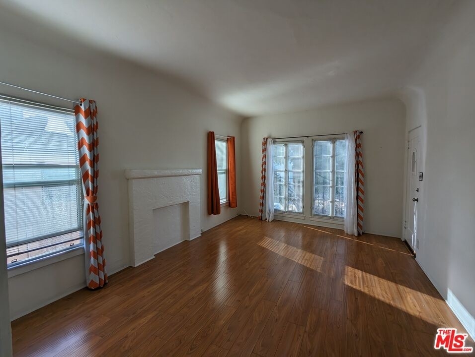 1366 S Mansfield Ave - Photo 4