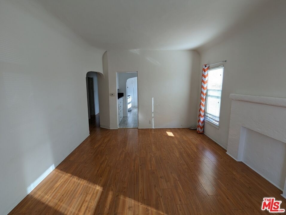 1366 S Mansfield Ave - Photo 3