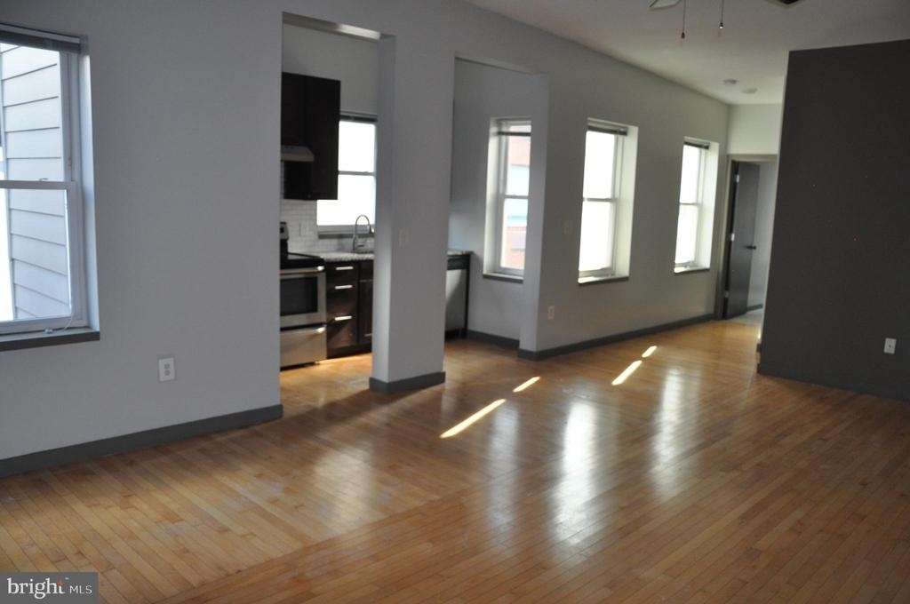 330 Saint Paul Pl - Photo 10