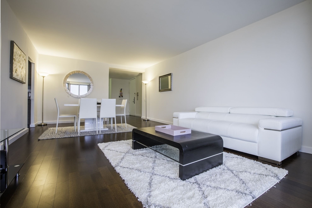 East 34th Street  - Photo 4