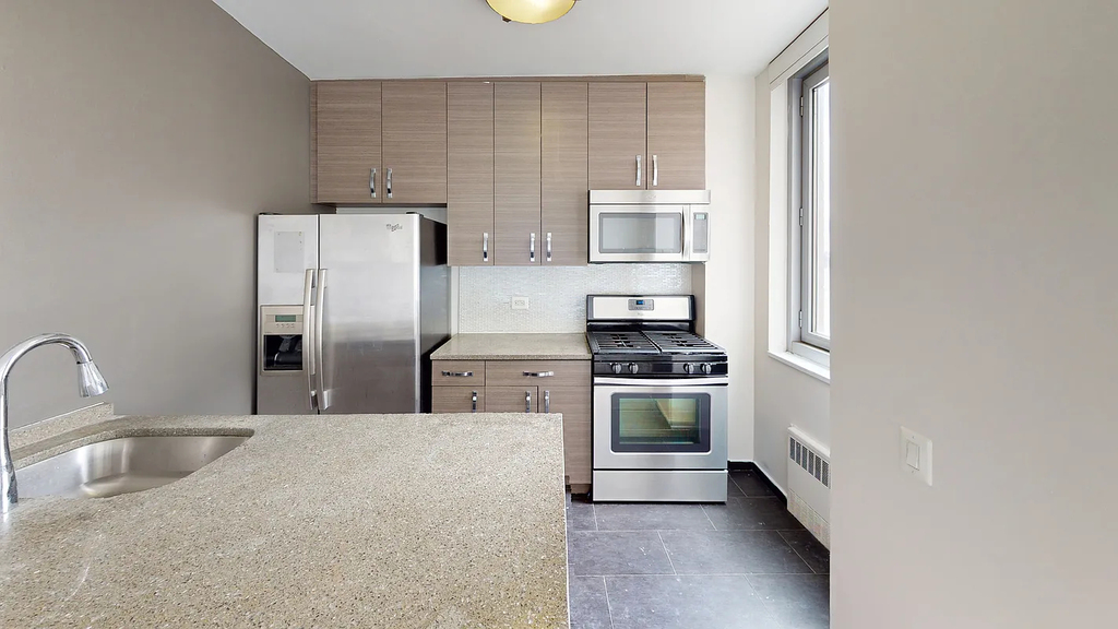 East 34th Street  - Photo 3