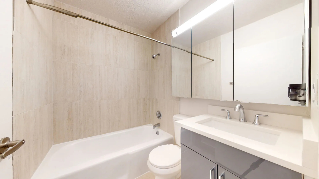 East 34th Street  - Photo 4