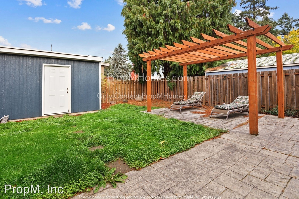 12235 Se Ellis Street - Photo 16