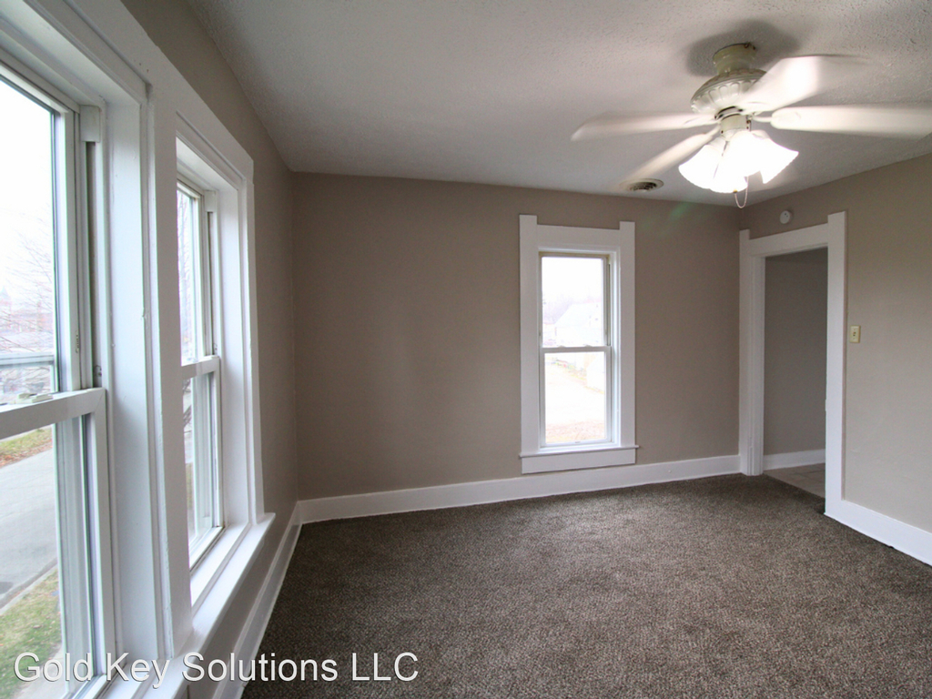 1426 Walnut St - Photo 6