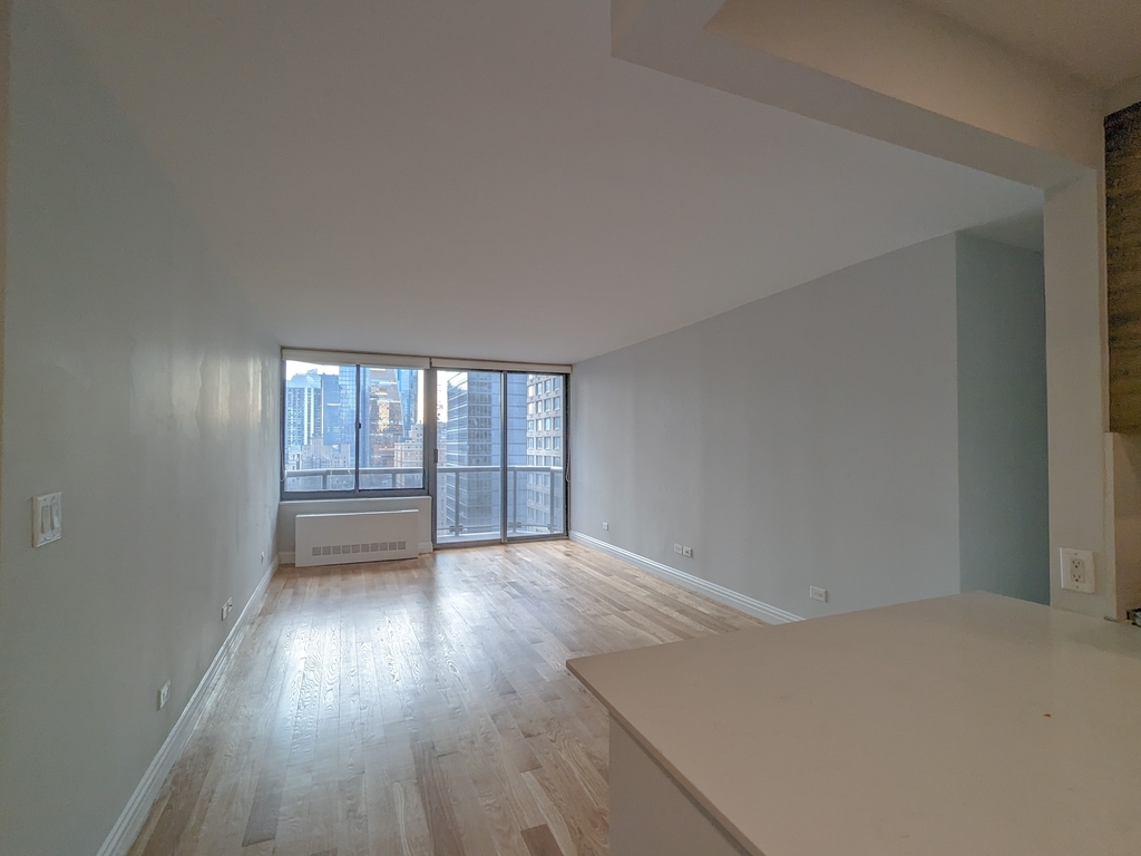 West 48th Street - Photo 7