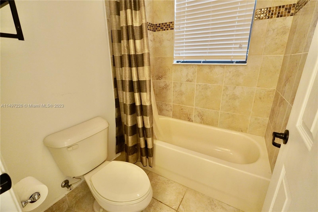 3927 Nw 84th Way - Photo 17