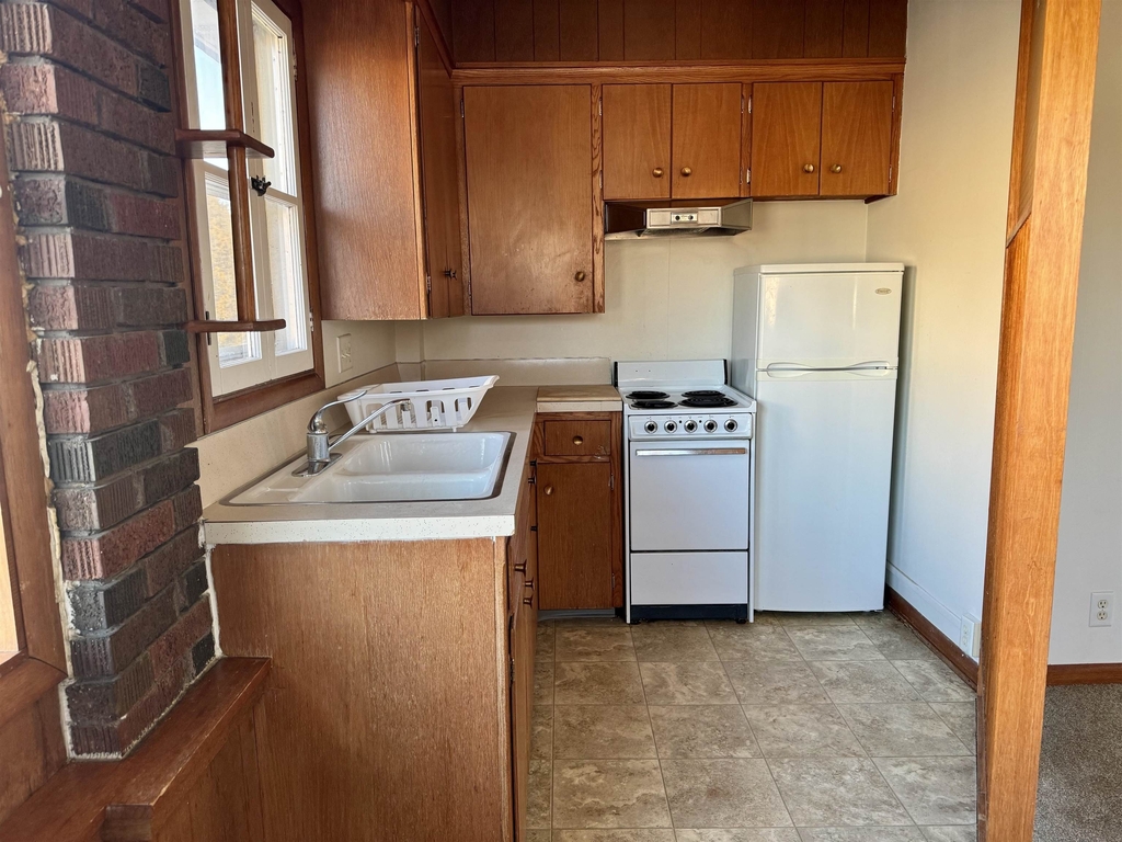 216 W Main - Photo 2