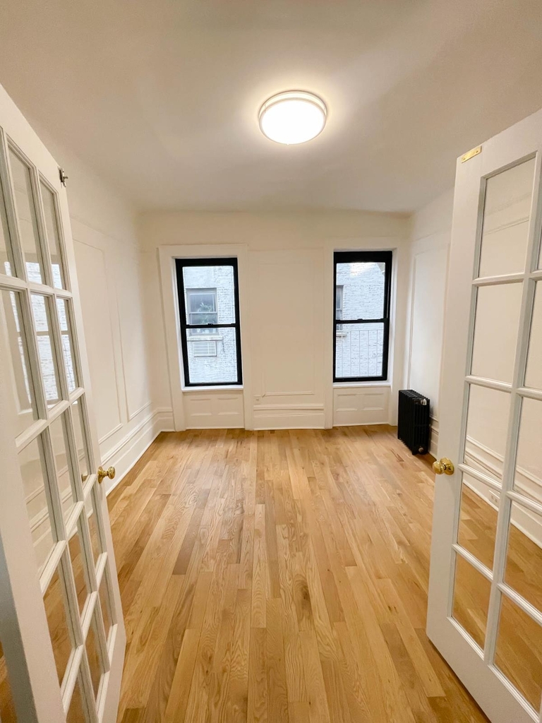 502 Amsterdam Ave - Photo 8