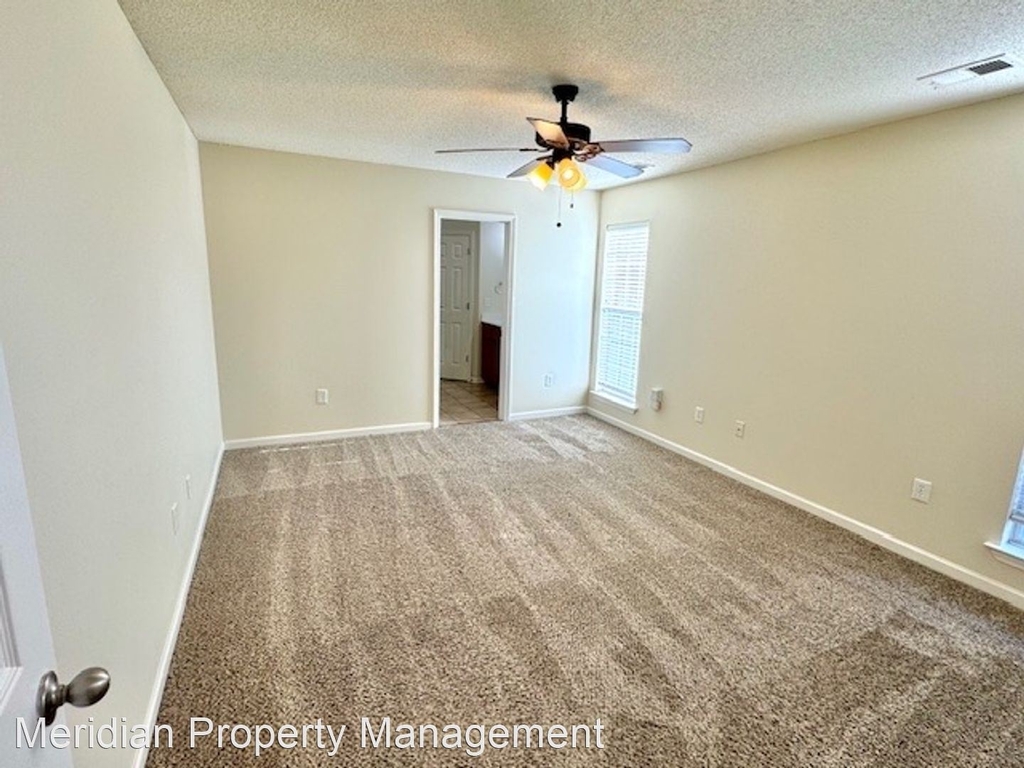 8254 Manhatten Dr - Photo 5