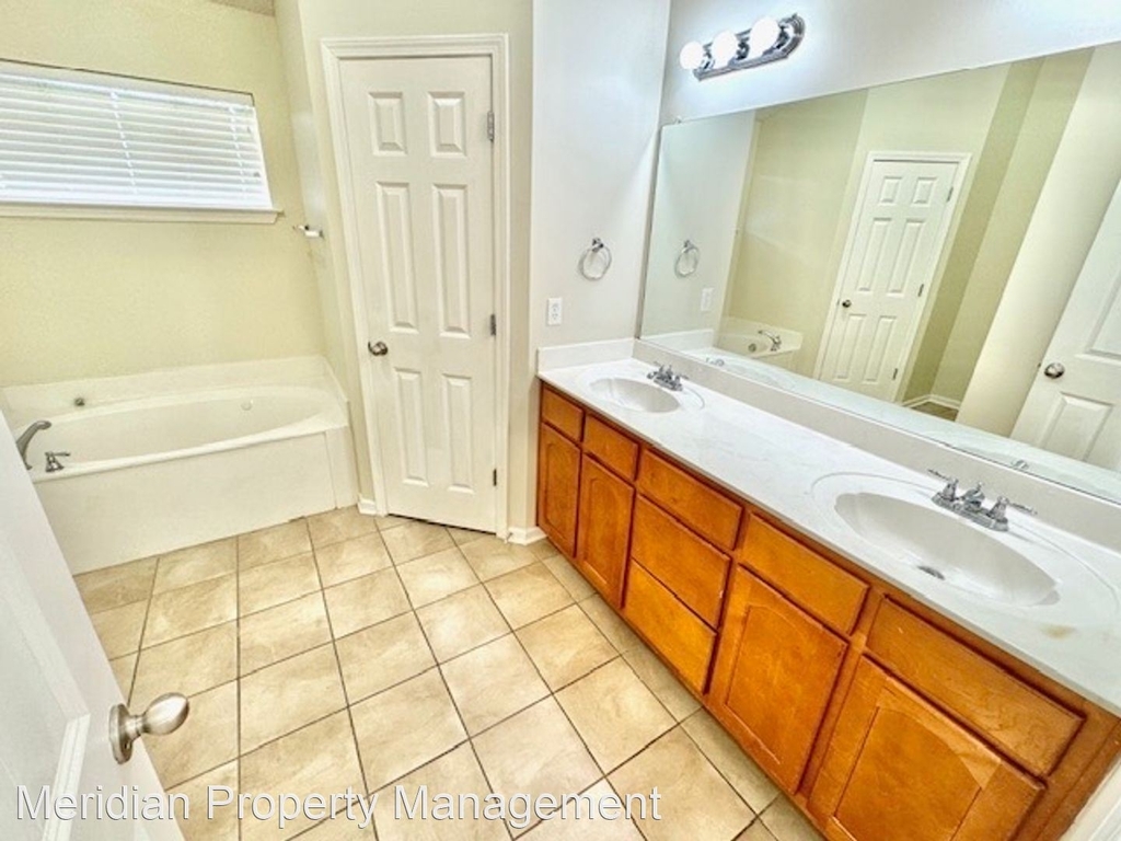 8254 Manhatten Dr - Photo 6