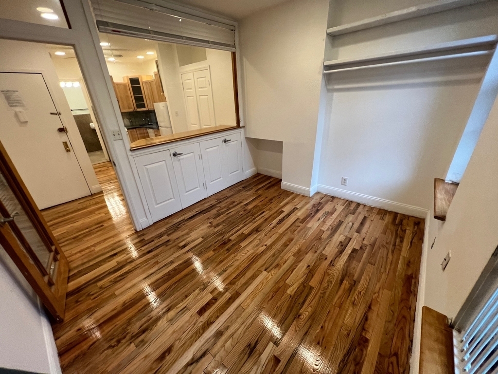 55 Clinton Street - Photo 1