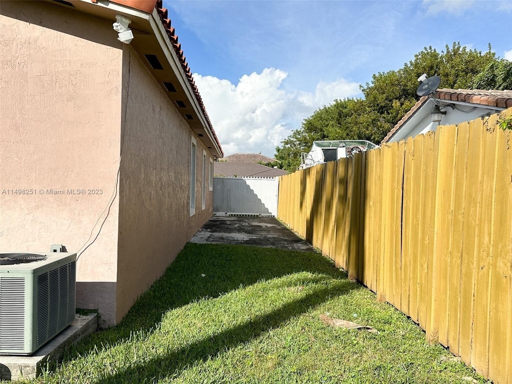 12250 Sw 2nd St - Photo 27