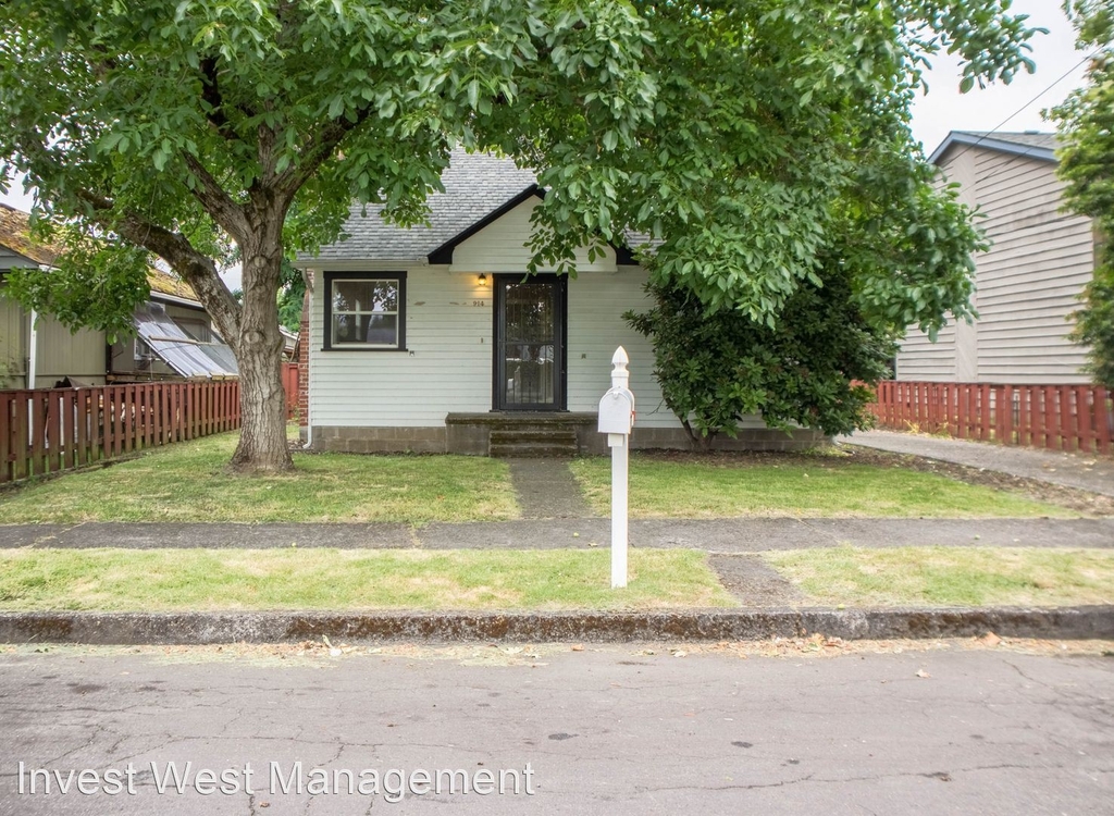 914 Grace St - Photo 0