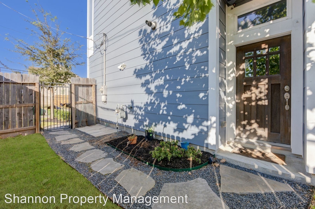 3202 Gillespie Street - Photo 19