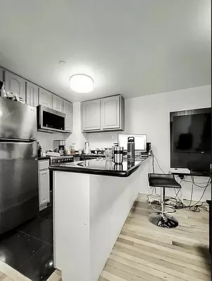 212 East 10th Street - Photo 3