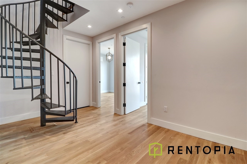 415 Manhattan Avenue - Photo 0