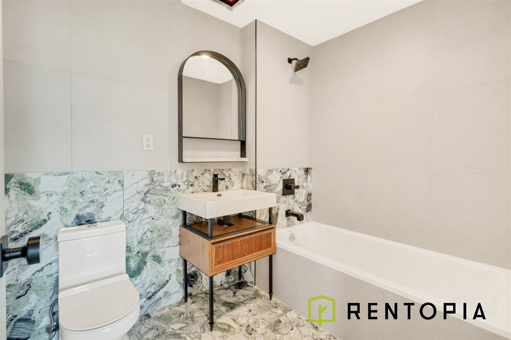 415 Manhattan Avenue - Photo 9