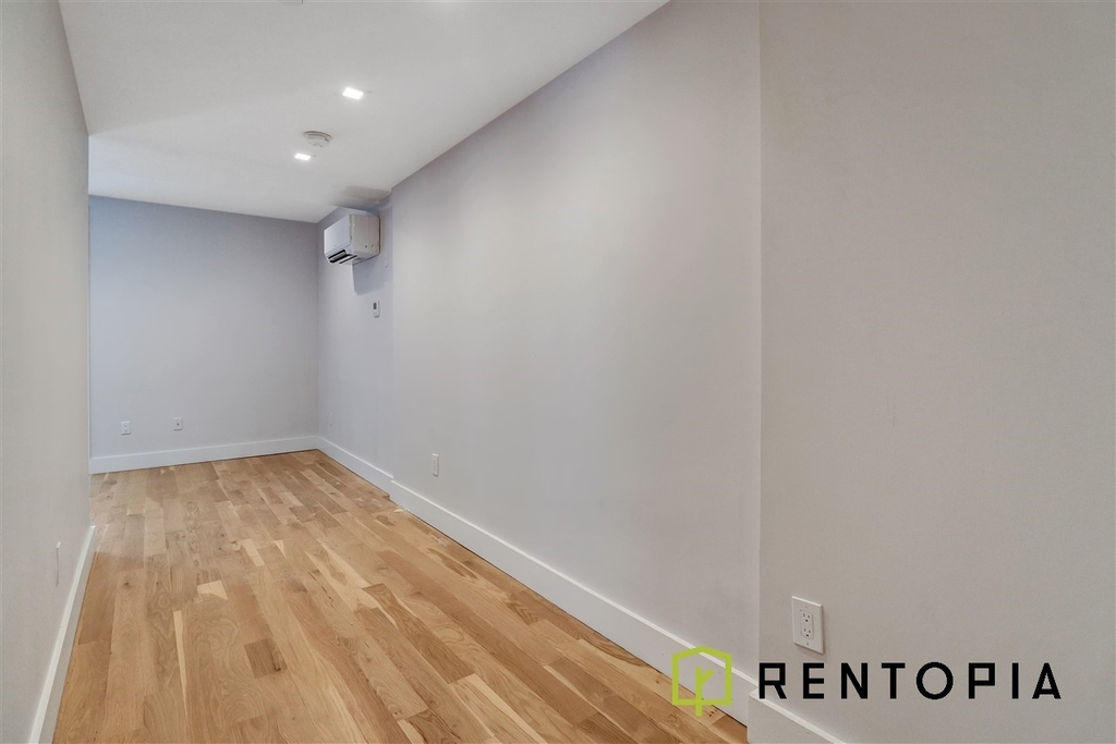 415 Manhattan Avenue - Photo 8