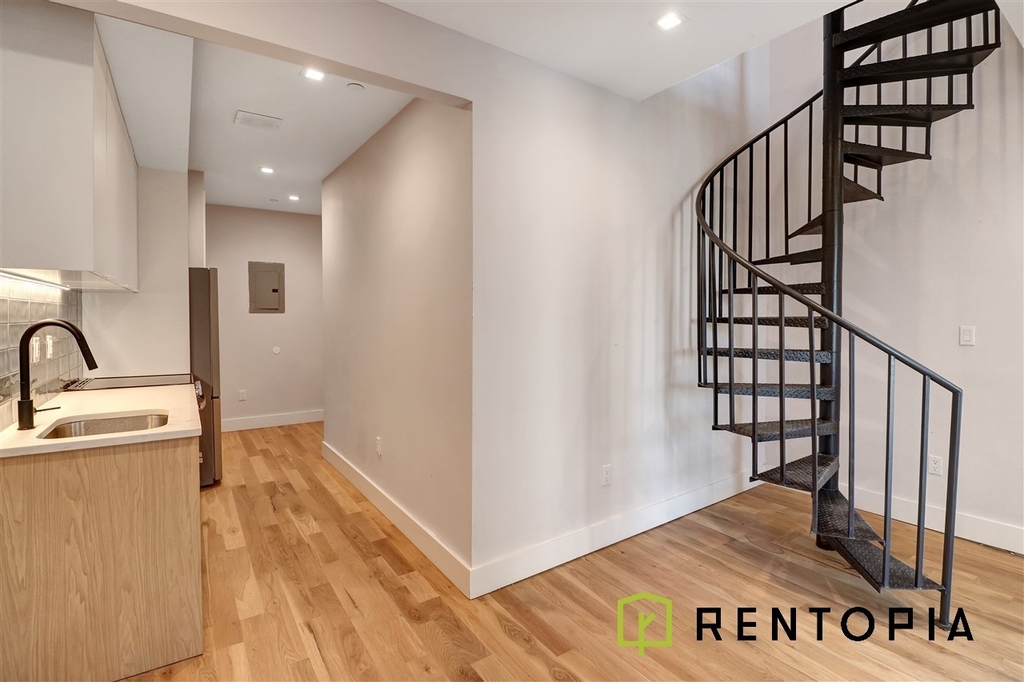 415 Manhattan Avenue - Photo 1