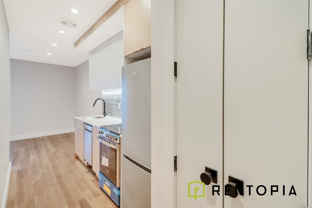 415 Manhattan Avenue - Photo 1