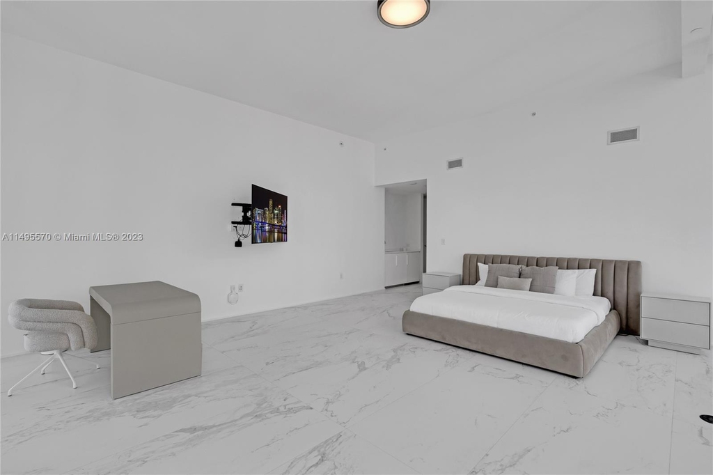 1000 Biscayne Blvd - Photo 17