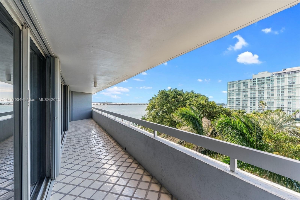 1627 Brickell Ave - Photo 6