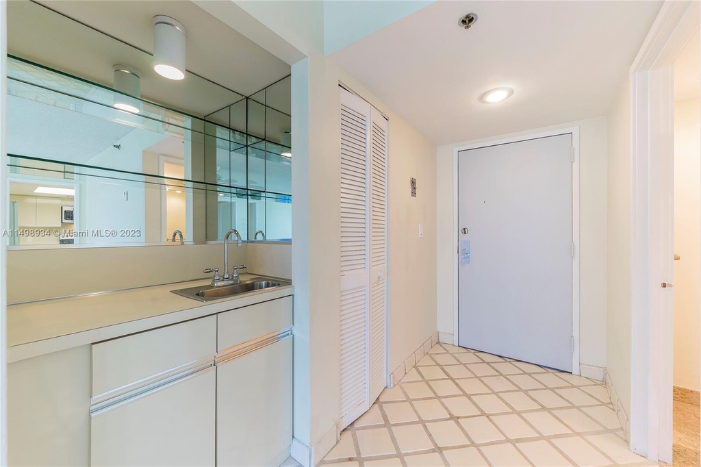 1627 Brickell Ave - Photo 5