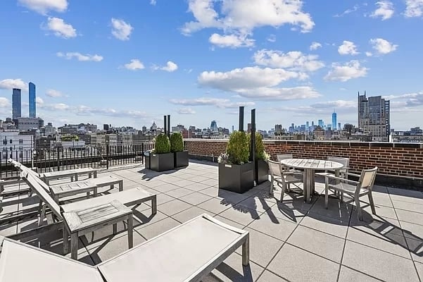 208 West 23rd Street - Photo 6