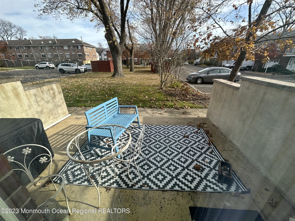 713 Greens Avenue - Photo 17