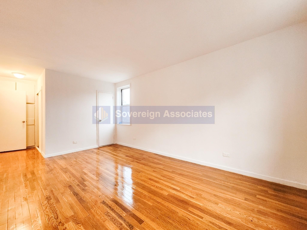 3555 Oxford Avenue - Photo 10