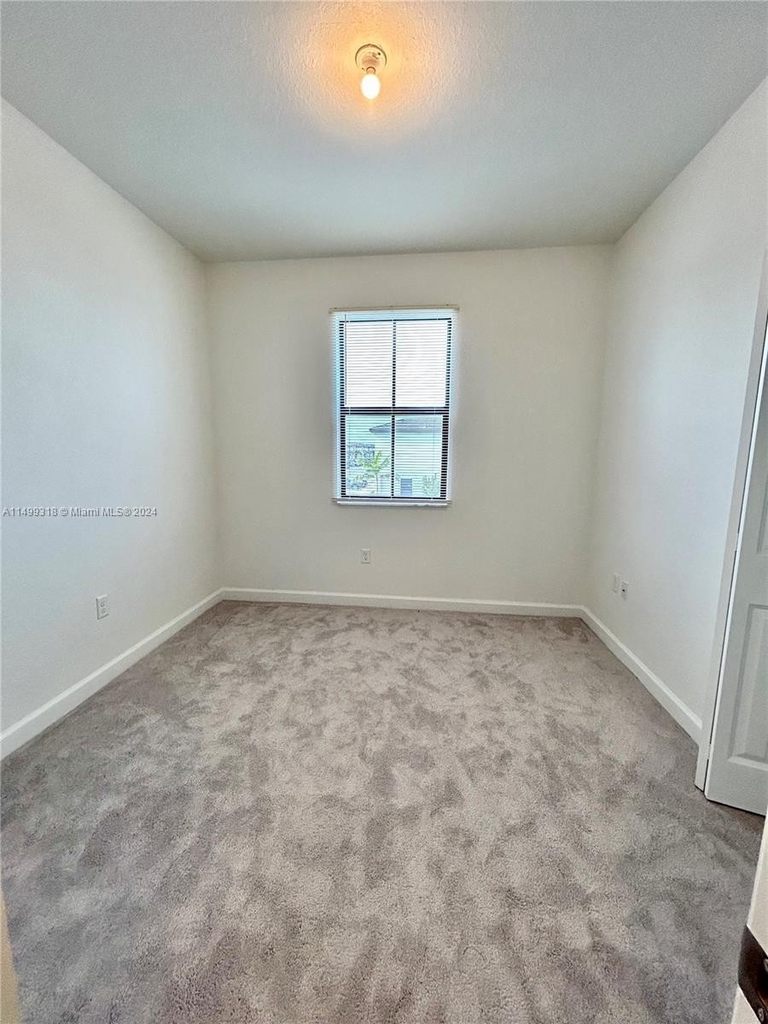 12773 Sw 234th Ter - Photo 11