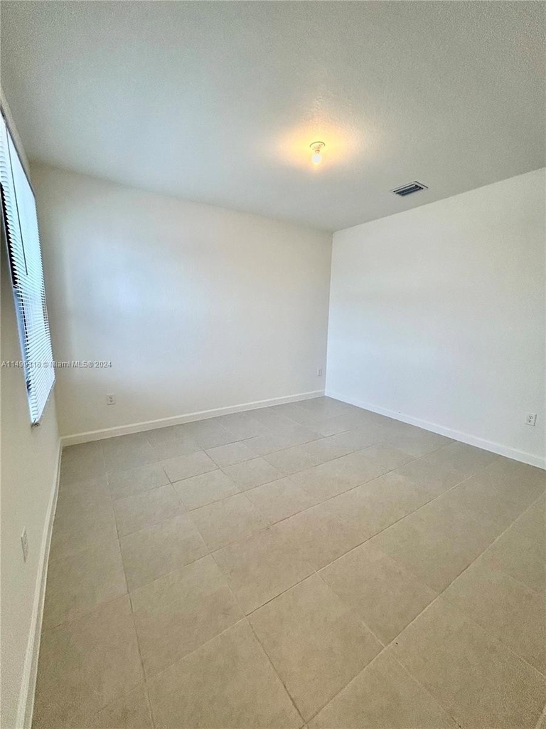 12773 Sw 234th Ter - Photo 1