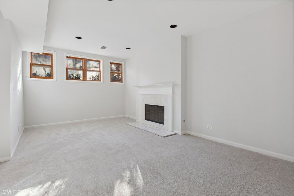 1316 W Melrose Street - Photo 11