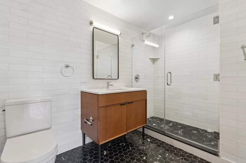 East 54th Street - Photo 8