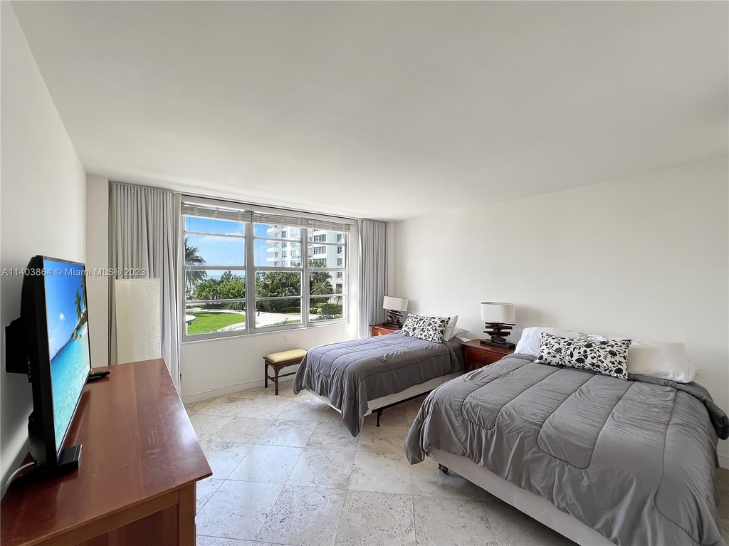 5161 Collins Ave - Photo 8