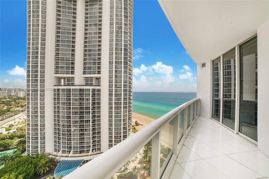 18101 Collins Ave - Photo 6