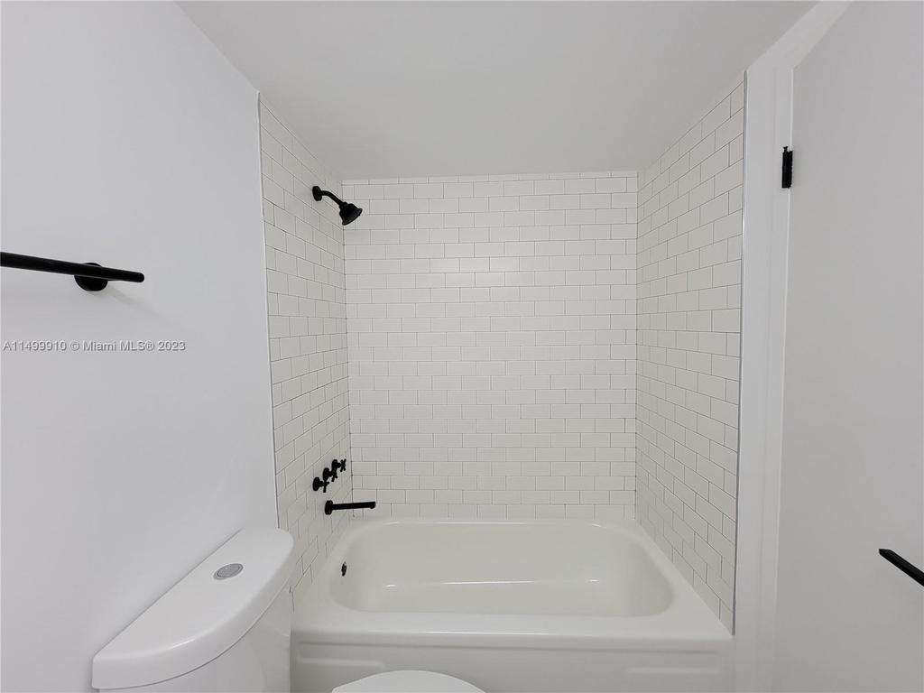 2655 Collins Ave - Photo 7